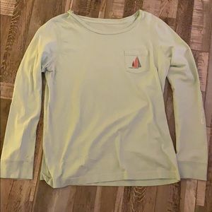 Small vineyard vines long sleeve t-shirt.